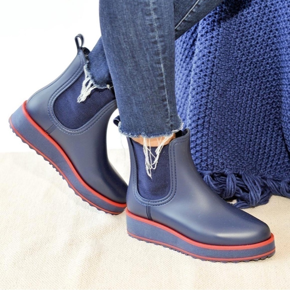 Bernardo Willa Wedge Navy Red Boots Size 6